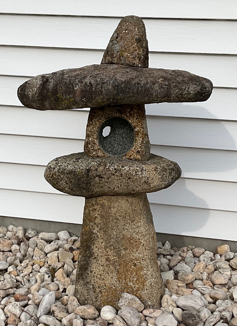 Five piece carved stone Asian garden lantern: measuring approximately 43 inches tall. ***Statue is extremely heavy. Auction Company will assist in loading with heavy machinery onto a truck of some sort (NO Cars or SUVs - TRUCKS ONLY). Buyer is re