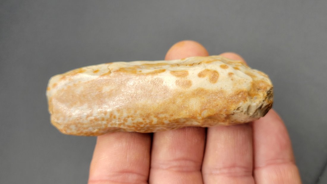 3 3/8" Spotted Kaolin Chisel from Northern Arkansas: 3 3/8" Spotted Kaolin Chisel from Northern Arkansas