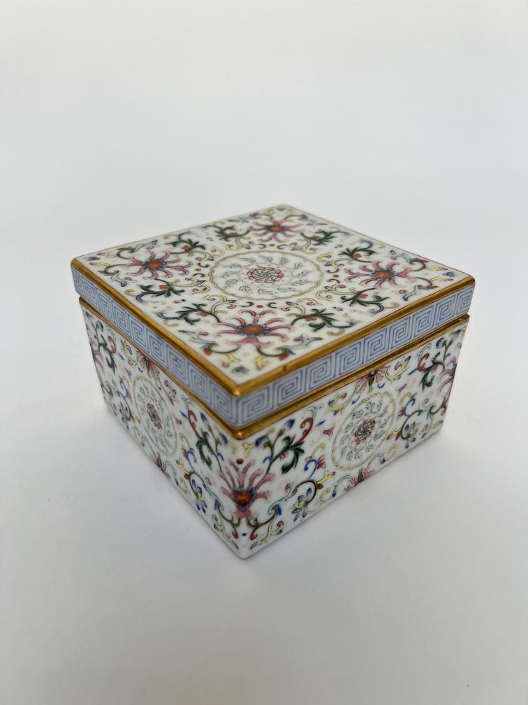 A square lided box, marked, Republic Pr. (1 of 18)