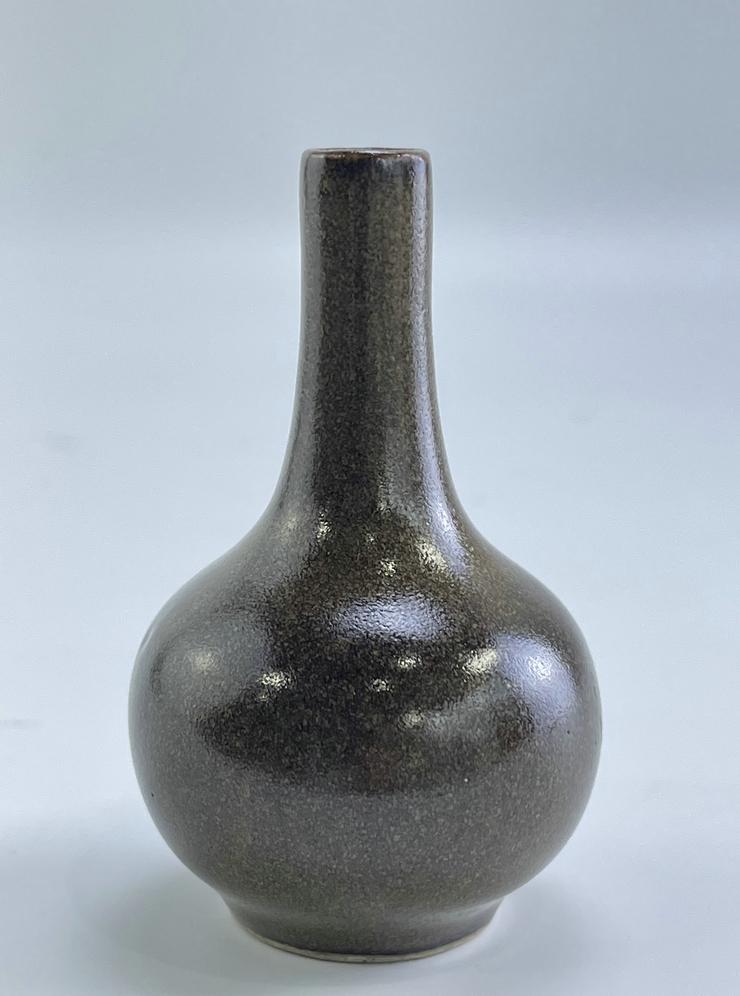 A very fine and rare eelskin yellow glaze snuff bottle vase, KangXi Pr. (1 of 9)