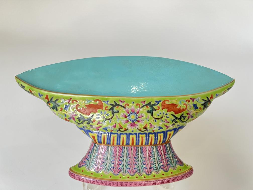 A fan-type famille rose porcelain ornament, Qing Dynasty Pr. (1 of 9)