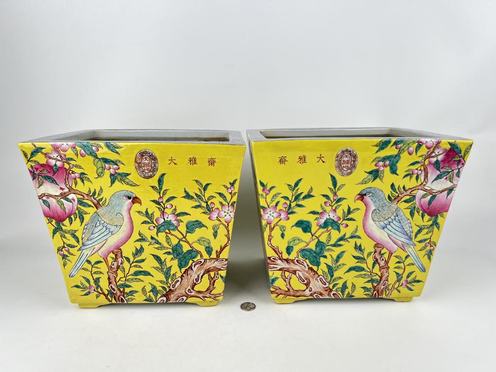 A pair of famille rose planter, Qing Dynasty Pr. (1 of 14)