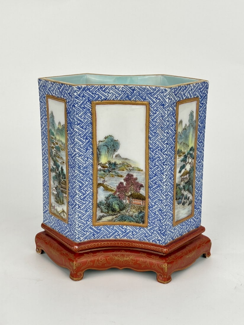 A Chinese Famille Rose brush pot, QianLong Pr.: Size:(H12.5CM, maxD11CM, W7CM) Condition:(Good Condition, No Hairlines, No Cracks, No Repairment Checked by UV&Strong Light, Traces of Age) Shipping:(Shipping Estimation:165 EUR for Within Europe & US