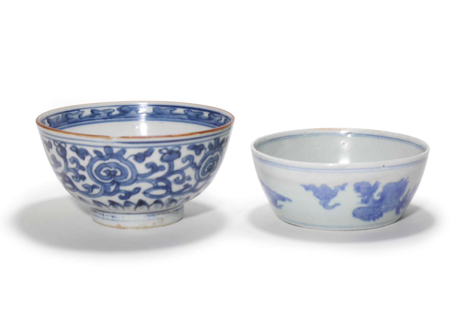 A Pair of Blue and White Porcelain Bowls, 16th?C17th C Pr.: Size:(Height15cm Height13.5cm) Shipping:EU\HK\USA Ondoor shipping estimation:85EUR Condition:(Good Condition, No Hairlines, No Cracks, No Repairment Checked by UV&Strong Light, Age Traces) Terms:(It i