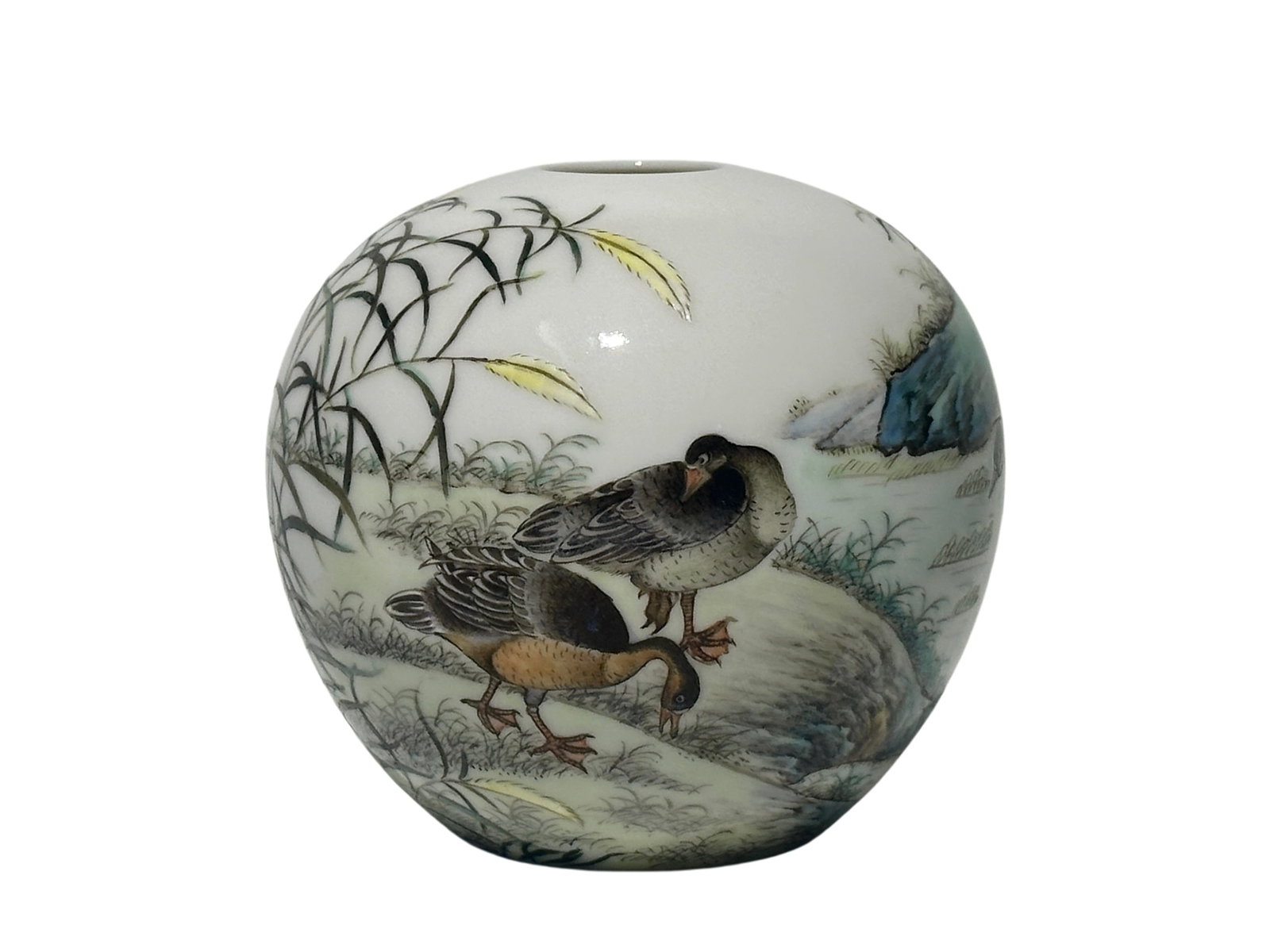 A Chinese Famille Rose water pot decorated wild geeses, Republic Pr.: Size:(Height7.5cm, Mouth Diameter2cm) Shipping:EU\HK\USA Ondoor shipping estimation:85EUR Condition:(Good Condition, No Hairlines, No Cracks, No Repairment Checked by UV&Strong Light, Age Traces)