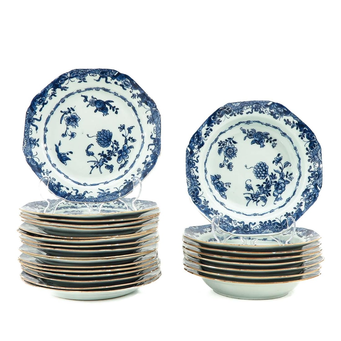 A collection of 25 blue and white plates: Size:(23 cm. in diameter) Shipping:EU\HK\USA Ondoor shipping estimation:195EUR Condition:(In Diverse Conditions) Terms:(It is the Buyer's responsibility to inspect each lot and deem their own