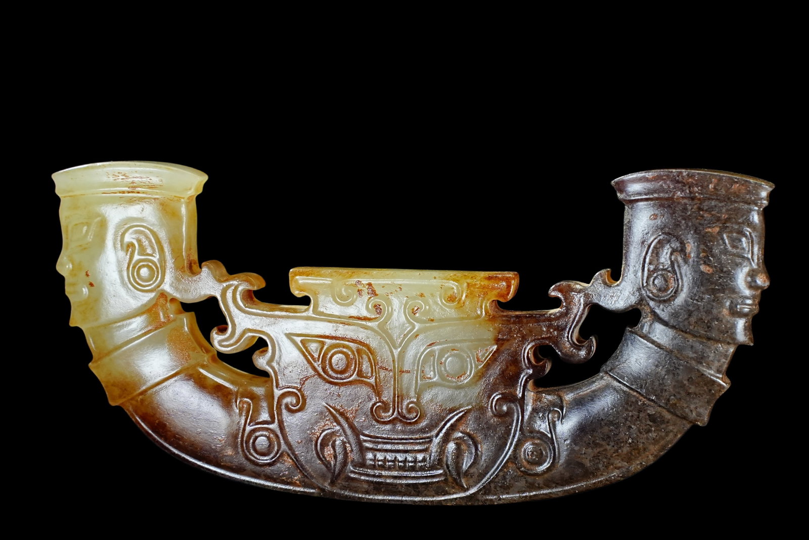 A Jade ornament, 2th- 12th Pr.: Size:(Length8.6cm, Width3.7cm, Depth0.8cm) Shipping:EU\HK\USA Ondoor shipping estimation:75EUR Condition:(Good Condition, No Repairment Checked by UV&Strong Light, Age Traces) Terms:(It is the Buyer's