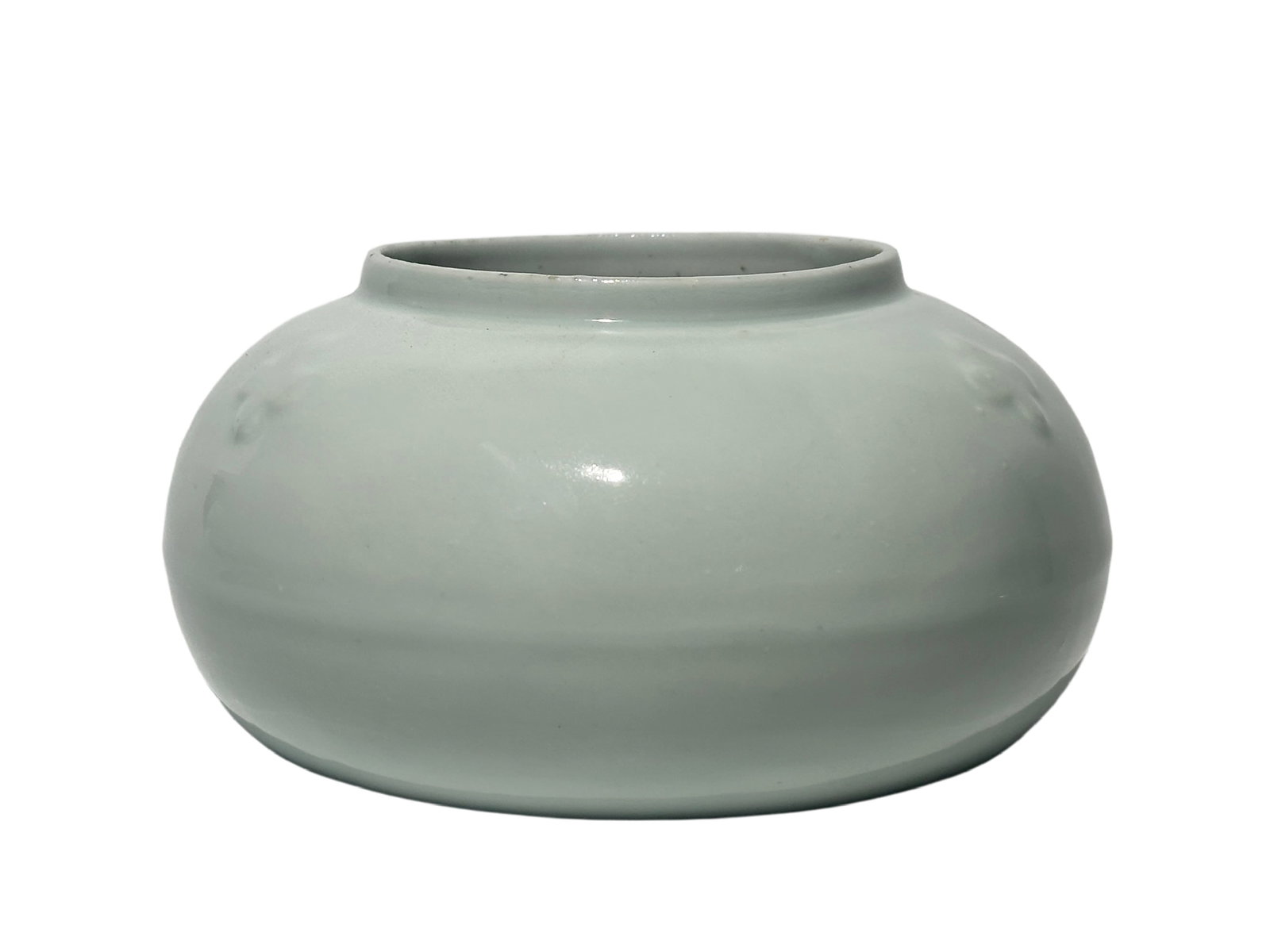 A Chinese White-glazed plum blossom water pot, Ming Dynasty Pr.: Size:(Height8.8cm, Mouth Diameter9.5cm) Shipping:EU\HK\USA Ondoor shipping estimation:105EUR Condition:(Good Condition, No Hairlines, No Cracks, No Repairment Checked by UV&Strong Light, Age Traces)