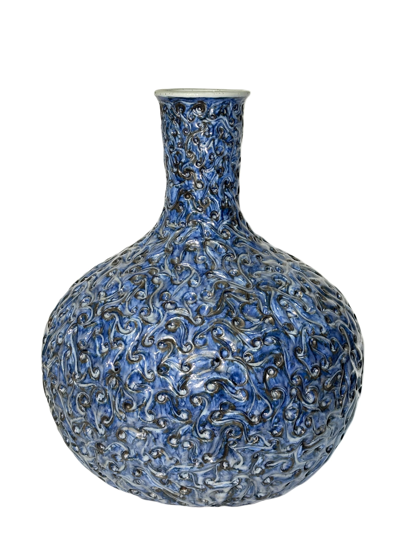 A Chinese fine Blue and white ground sky ball vase, Ming Dynasty Pr.: Size:(Height44cm, Mouth Diameter10.2cm) Shipping:EU\HK\USA Ondoor shipping estimation:135EUR Condition:(Good Condition, No Hairlines, No Cracks, No Repairment Checked by UV&Strong Light, Age Traces) T