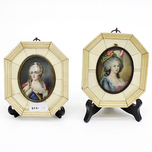 2 painted miniature portraits: Size:(15x12 cm) Shipping:EU\HK\USA Ondoor shipping estimation:65EUR Condition:(Good Condition, No Repairment Checked by UV&Strong Light, Age Traces) Terms:(It is the Buyer's responsibility to inspect