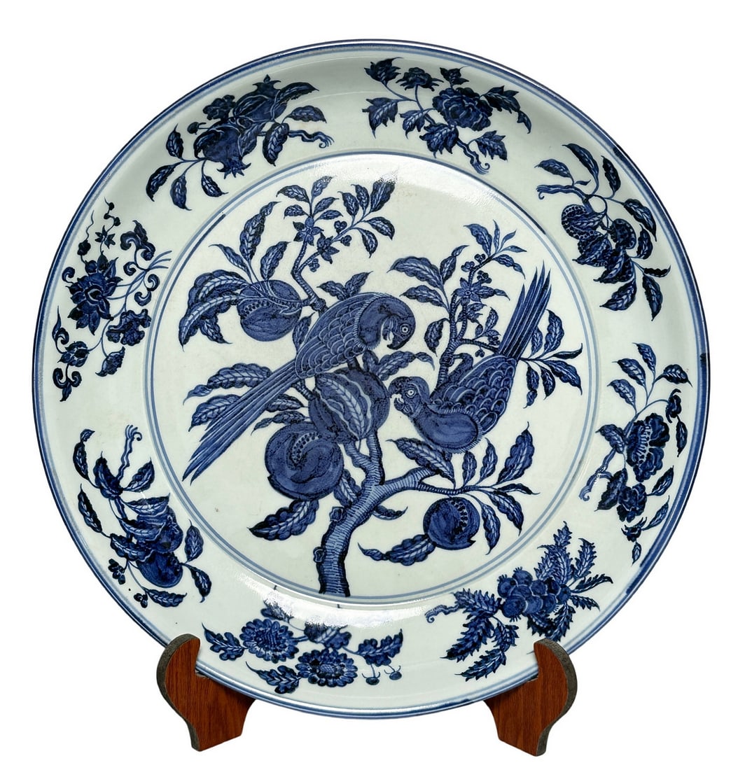 A Chinese blue-and-white parrot plate, Ming Dynasty Pr.: Size:(Height7cm, Mouth Diameter41.3cm) Shipping:EU\HK\USA Ondoor shipping estimation:135EUR Condition:(Good Condition, No Hairlines, No Cracks, No Repairment Checked by UV&Strong Light, Age Traces) Te