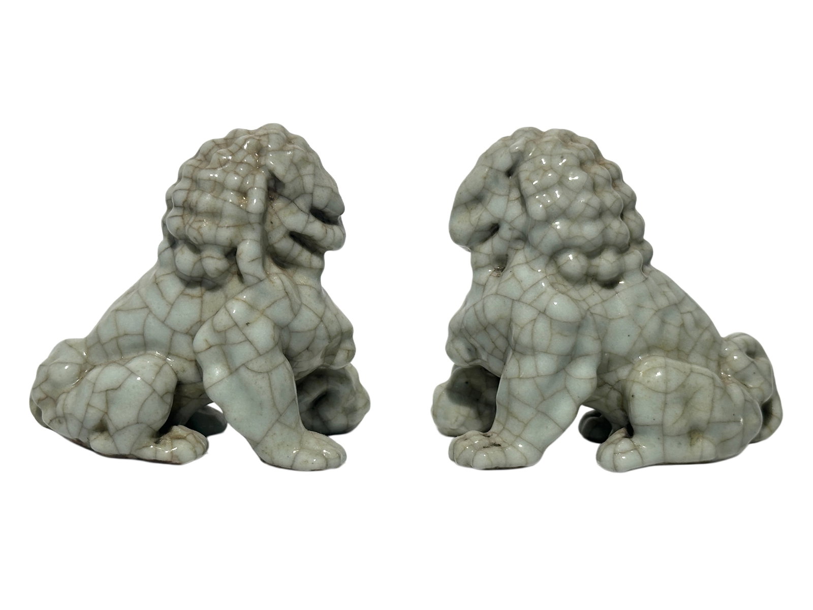 A Chinese pair of lions, unkown age.: Size:(Height8.5cm, Mouth Diameter9cm) Shipping:EU\HK\USA Ondoor shipping estimation:115EUR Condition:(Good Condition, No Hairlines, No Cracks, No Repairment Checked by UV&Strong Light, Age Traces) Ter