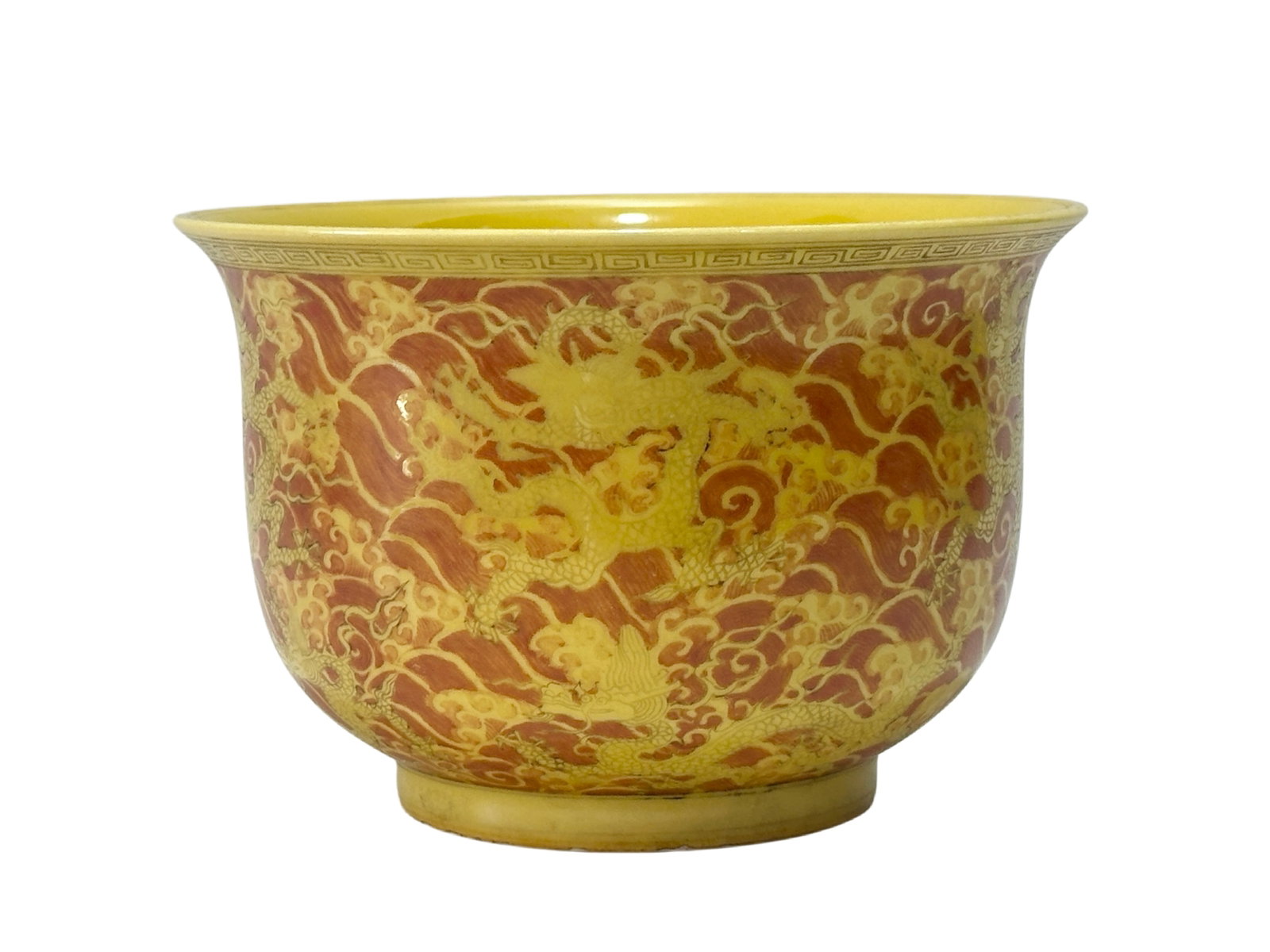 Yellow-glazed alum bowl with red ground and seA Chinese dragon patterns, Ming Dynasty Pr.: Size:(Height10.5cm, Mouth Diameter15.7cm) Shipping:EU\HK\USA Ondoor shipping estimation:115EUR Condition:(Good Condition, No Hairlines, No Cracks, No Repairment Checked by UV&Strong Light, Age Traces)