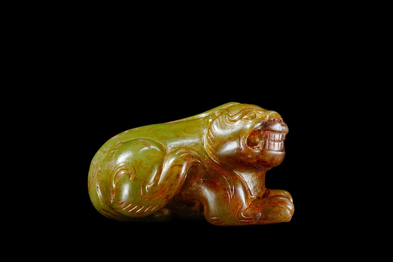 A Jade ornament, 2th- 12th Pr.: Size:(Length4.6cm, Width3.1cm, Height2.6cm) Shipping:EU\HK\USA Ondoor shipping estimation:75EUR Condition:(Good Condition, No Repairment Checked by UV&Strong Light, Age Traces) Terms:(It is the Buyer'