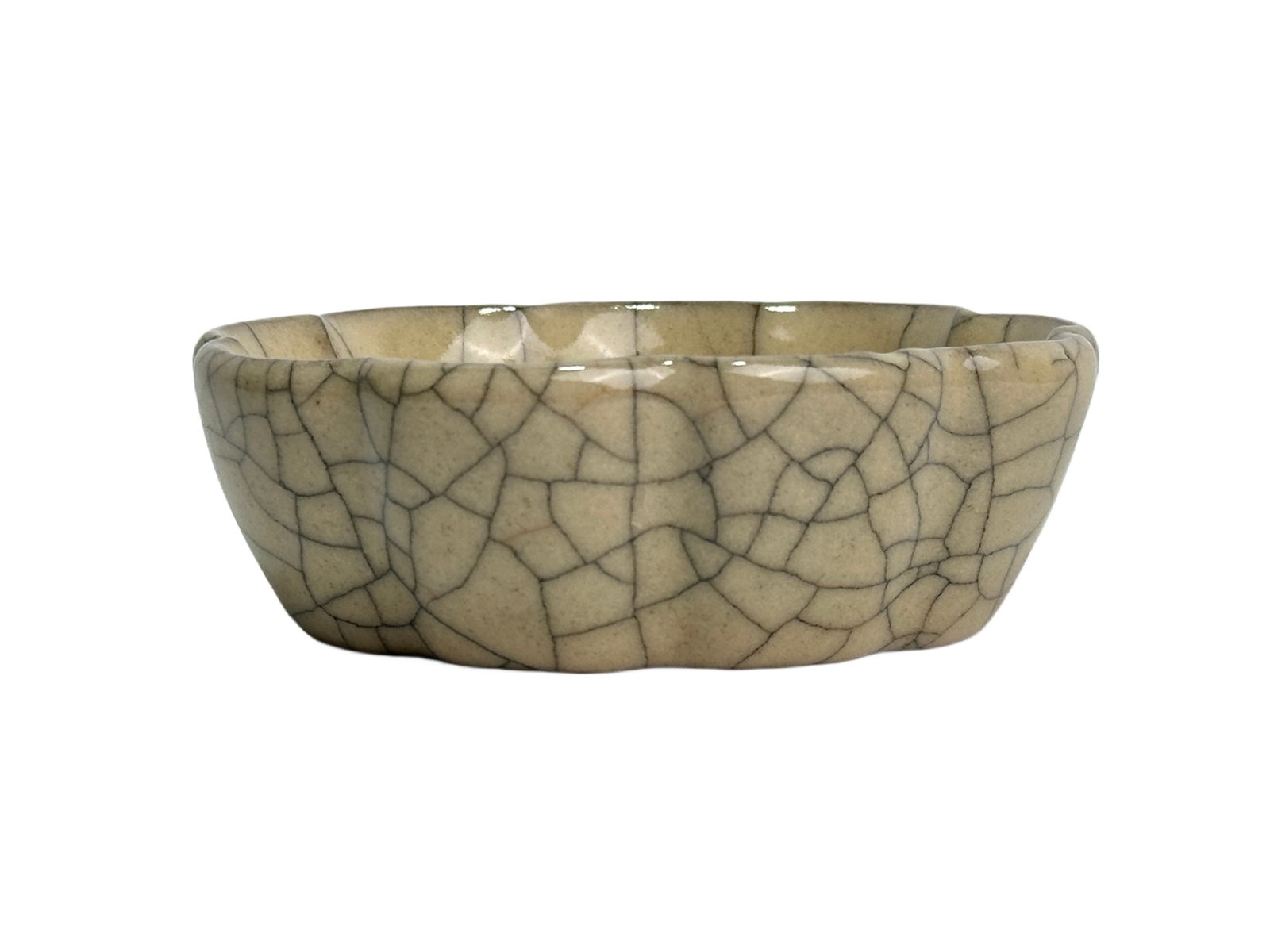 A Chinese guware waterpot, Ming Dynasty Pr. or earlier.: Size:(Mouth Diameter12cm, Height4cm) Shipping:EU\HK\USA Ondoor shipping estimation:85EUR Condition:(Good Condition, No Hairlines, No Cracks, No Repairment Checked by UV&Strong Light, Age Traces) Terms