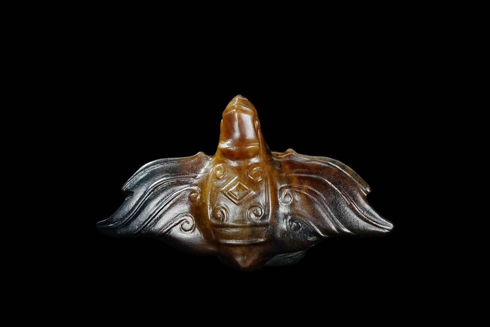 A Jade ornament, 2th- 12th Pr.: Size:(Length5.3cm, Width3cm, Depth1.6cm) Shipping:EU\HK\USA Ondoor shipping estimation:75EUR Condition:(Good Condition, No Repairment Checked by UV&Strong Light, Age Traces) Terms:(It is the Buyer's r