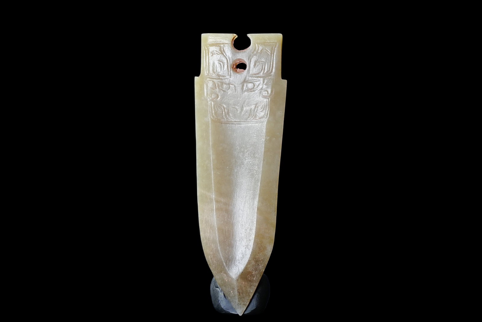 A Jade ornament, 2th- 12th Pr.: Size:(Length8.8cm, Width3cm, Depth0.4cm) Shipping:EU\HK\USA Ondoor shipping estimation:75EUR Condition:(Good Condition, No Repairment Checked by UV&Strong Light, Age Traces) Terms:(It is the Buyer's r