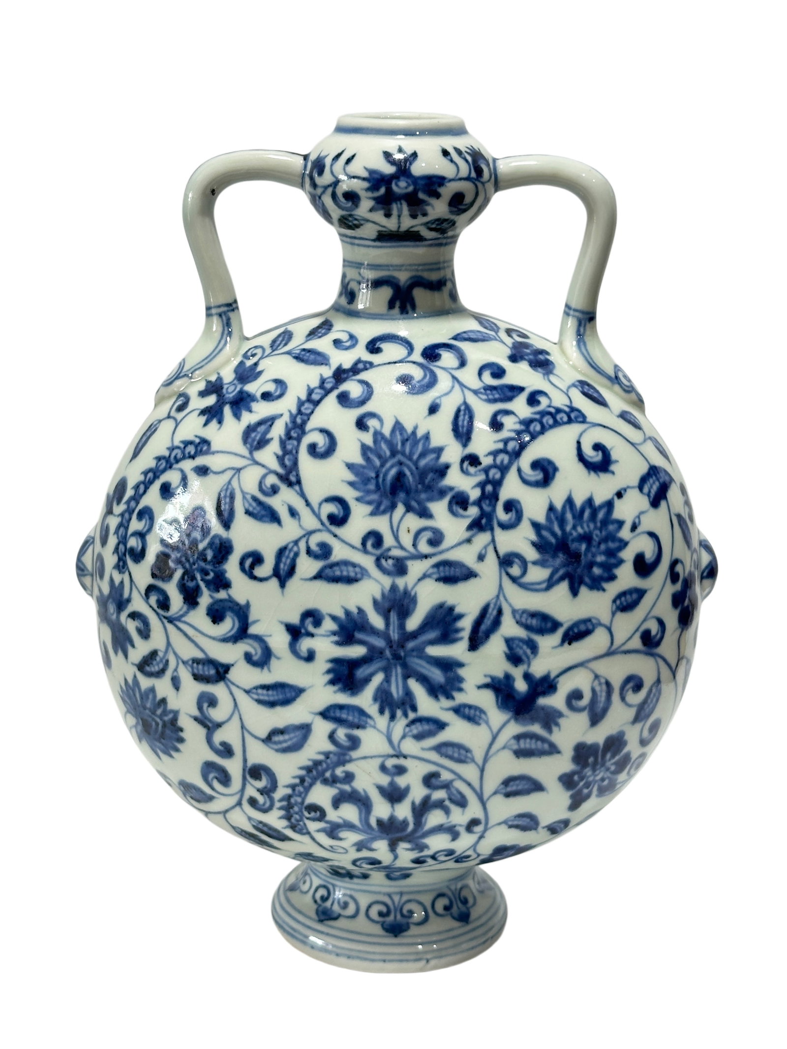 A Chinese Blue and white moonflask vase, Ming Dynasty Pr.: Size:(Height27.7cm, Mouth Diameter3.9cm) Shipping:EU\HK\USA Ondoor shipping estimation:115EUR Condition:(Good Condition, No Hairlines, No Cracks, No Repairment Checked by UV&Strong Light, Age Traces) 