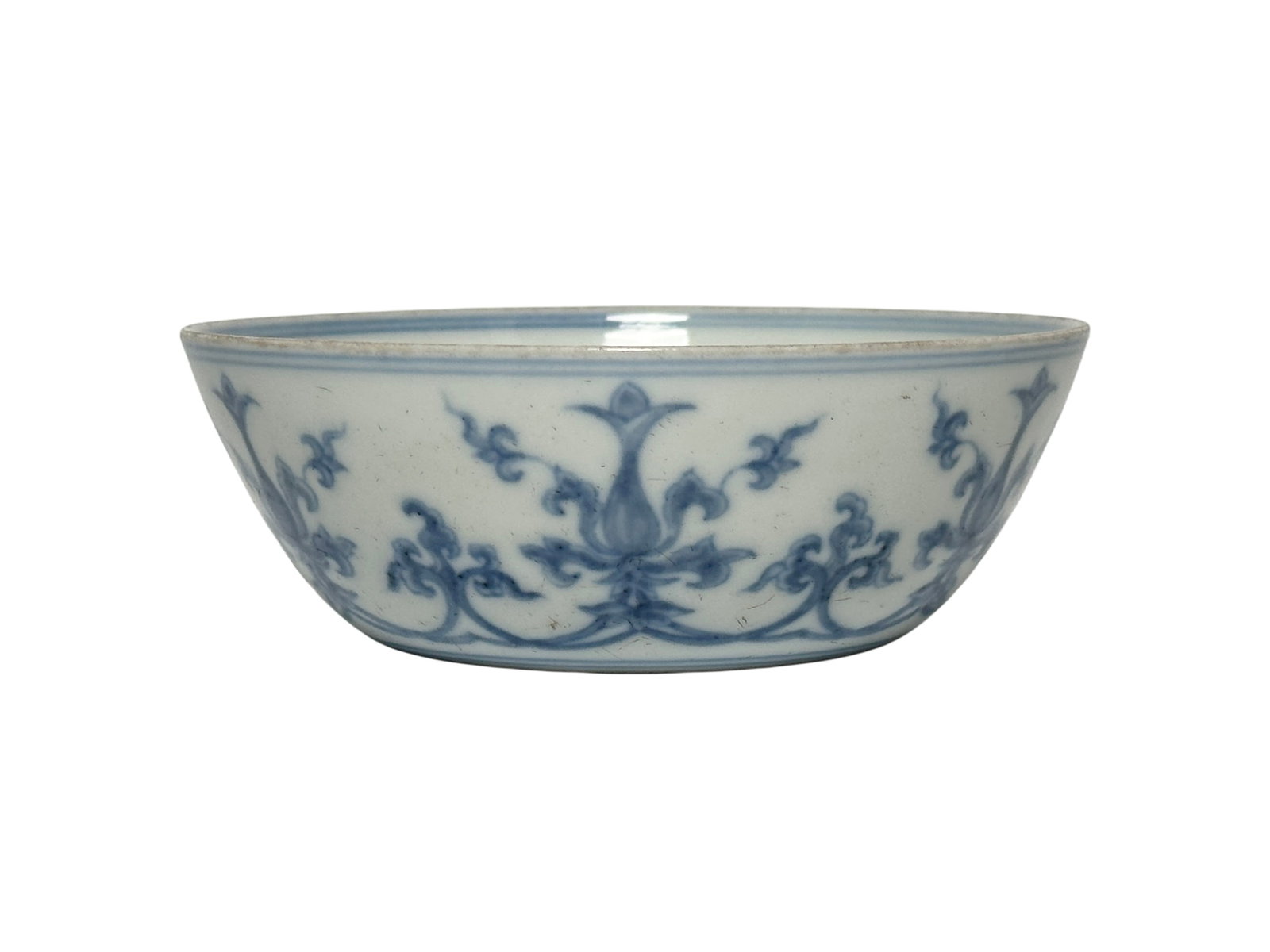 A Chinese Blue and white cup decorated with entwined branches and floral flowers pattern, Ming (1 of 8)