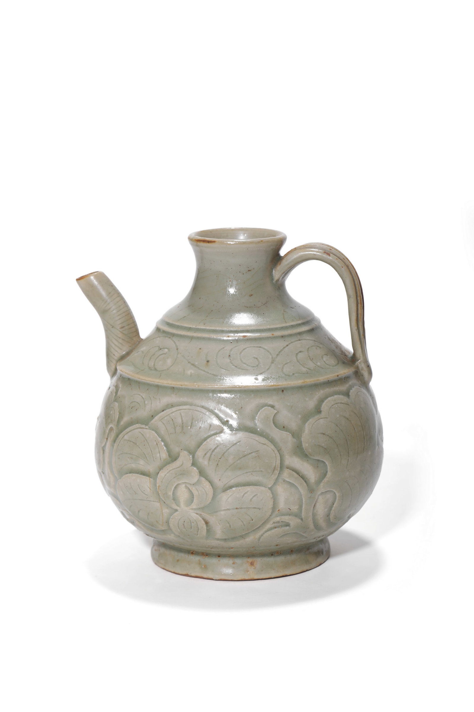 A Yue Kiln Carved Peony Ewer, 10th?C11th C Pr.: Size:(Height 14cm) Shipping:EU\HK\USA Ondoor shipping estimation:85EUR Condition:(Good Condition, No Hairlines, No Cracks, No Repairment Checked by UV&Strong Light, Age Traces) Terms:(It is the Buyer'