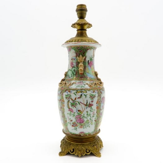 19th century cantonese china porcelain lamp: Size:(Bronze fittings, 60 x 23 x 23 cm.) Shipping:EU\HK\USA Ondoor shipping estimation:105EUR Condition:(Good Condition, No Repairment Checked by UV&Strong Light, Age Traces) Terms:(It is the Buyer's 