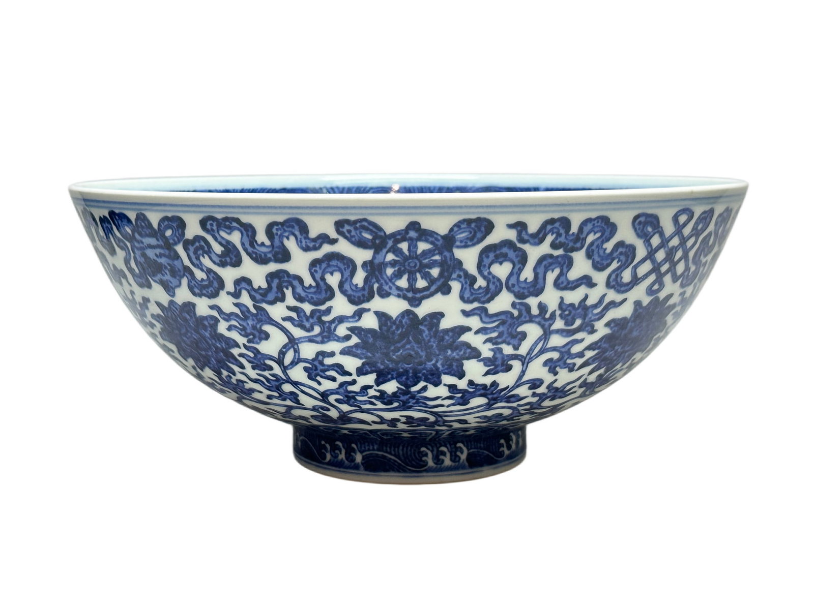 A Blue-and-white bowl with nice decoration, Qian Long Pr.: Size:(Height11.5cm, Mouth Diameter26.5cm) Shipping:EU\HK\USA Ondoor shipping estimation:115EUR Condition:(Good Condition, No Hairlines, No Cracks, No Repairment Checked by UV&Strong Light, Age Traces)