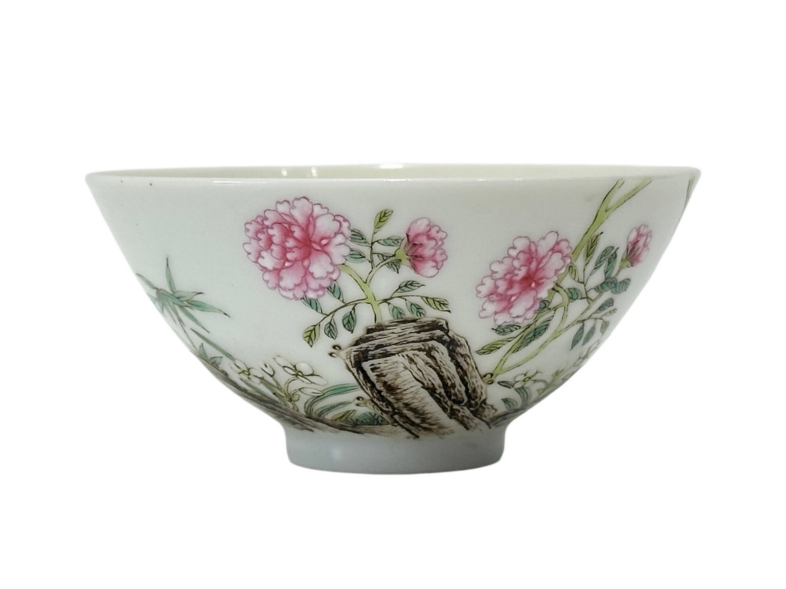 A Chinese Famille Rose cup, YongZheng Pr. (1 of 7)
