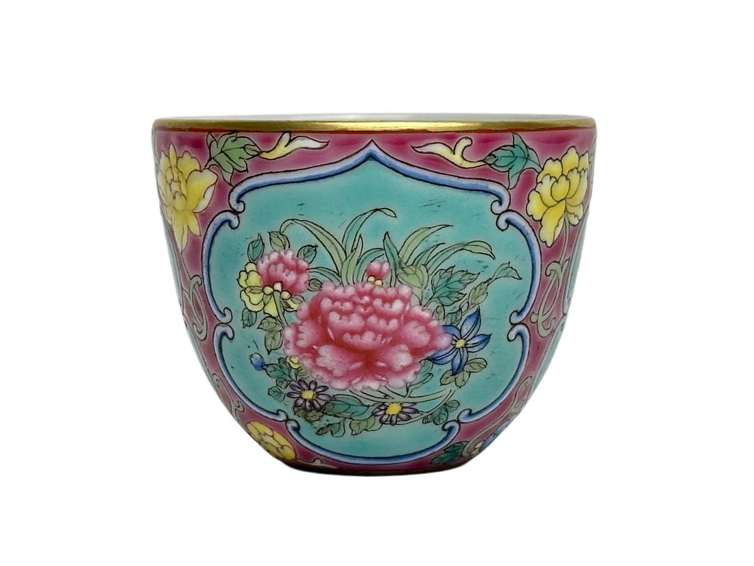 A rare cup decorated with flower pattern, Kang Xi Pr.: Size:(Height5.4cm, Mouth Diameter4.2cm) Shipping:EU\HK\USA Ondoor shipping estimation:85EUR Condition:(Good Condition, No Hairlines, No Cracks, No Repairment Checked by UV&Strong Light, Age Traces) Te