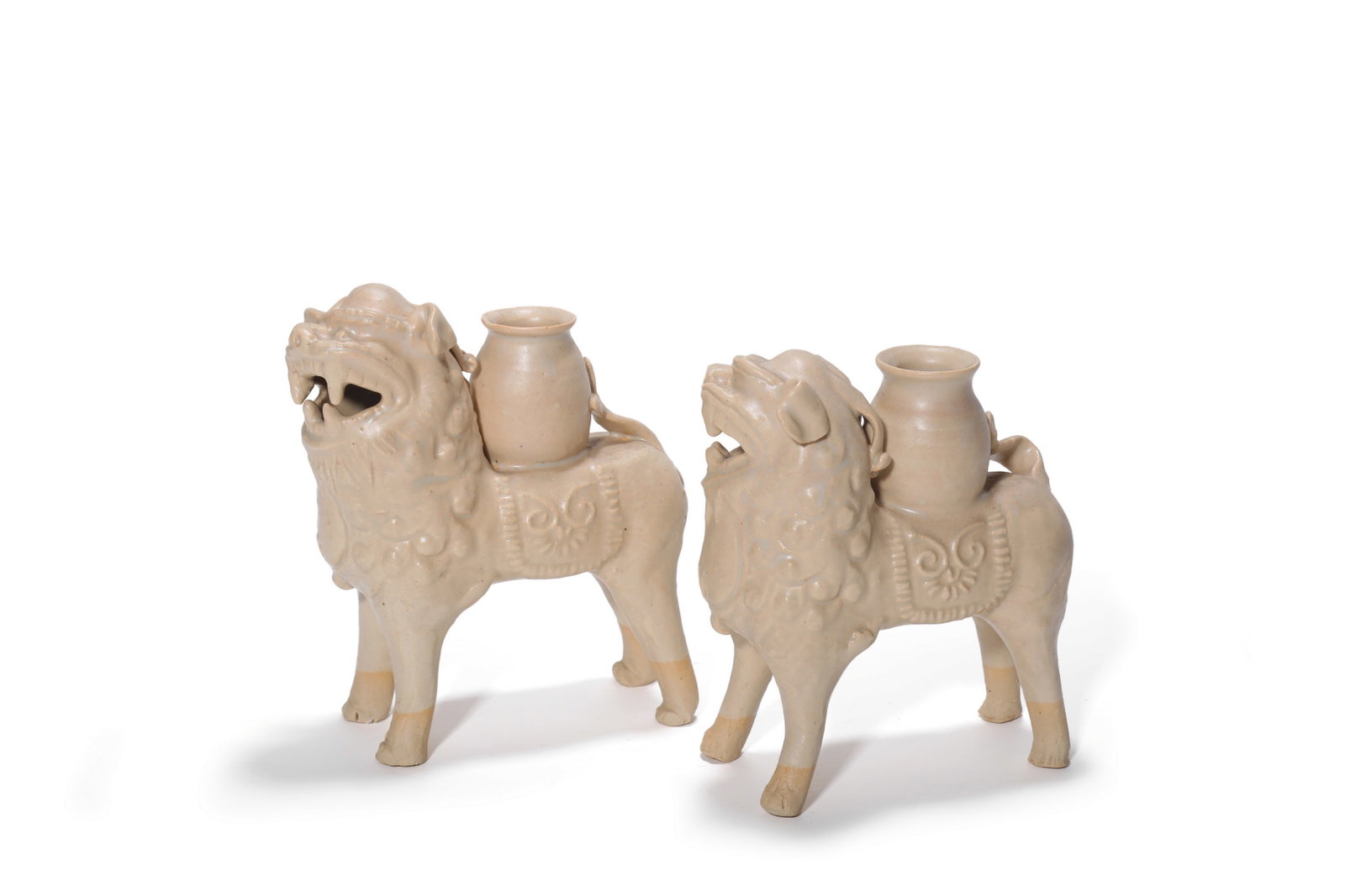 A Pair of White Porcelain Lion Vase Ornaments, 7th?C10th C Pr.: Size:(Length 12cm) Shipping:EU\HK\USA Ondoor shipping estimation:115EUR Condition:(Good Condition, No Hairlines, No Cracks, No Repairment Checked by UV&Strong Light, Age Traces) Terms:(It is the Buyer