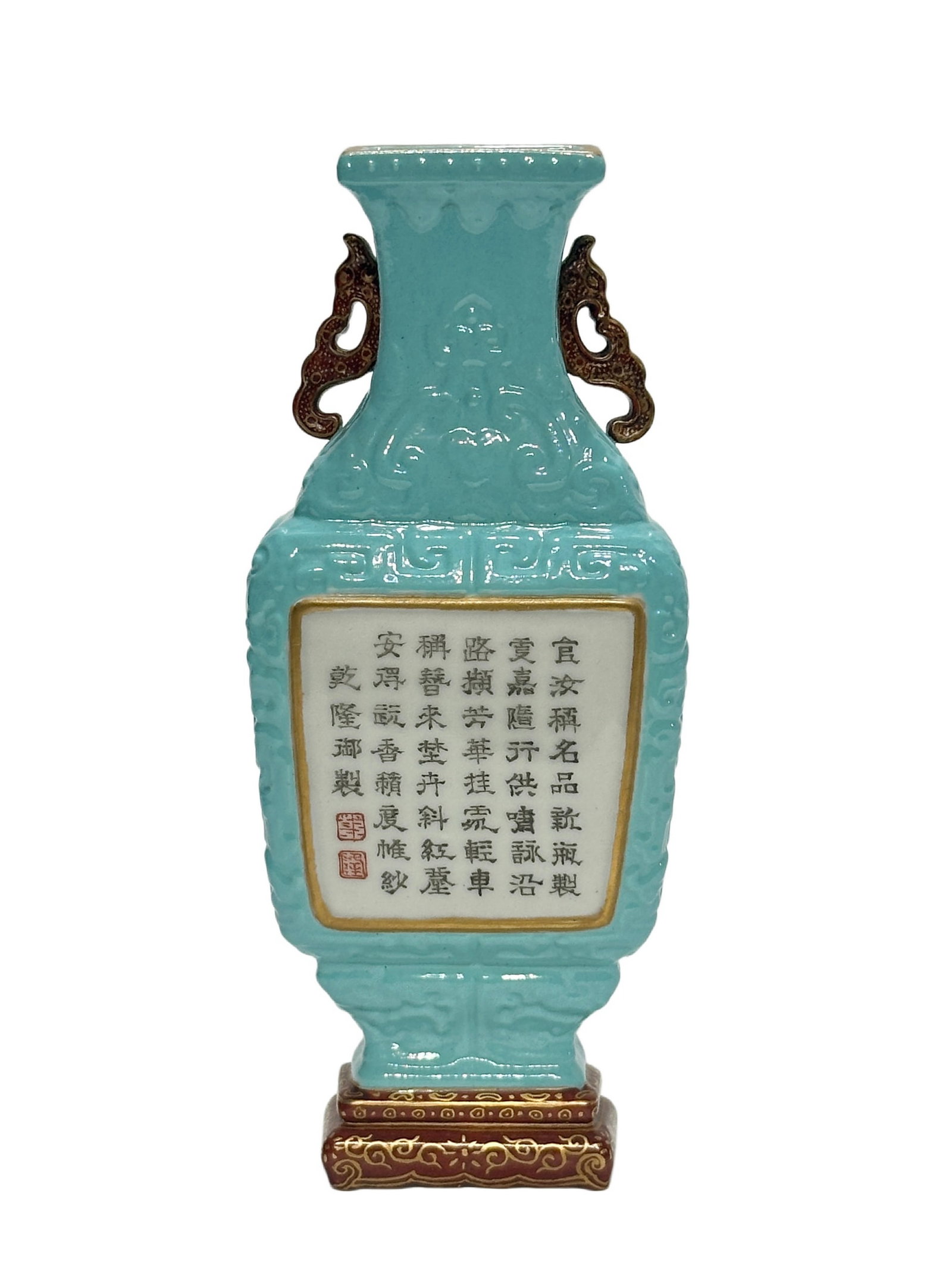 A Chinese green ground wall-hanging vase, Qian Long Pr.: Size:(Height17.3cm, Mouth Diameter4.2cm) Shipping:EU\HK\USA Ondoor shipping estimation:115EUR Condition:(Good Condition, No Hairlines, No Cracks, No Repairment Checked by UV&Strong Light, Age Traces) 
