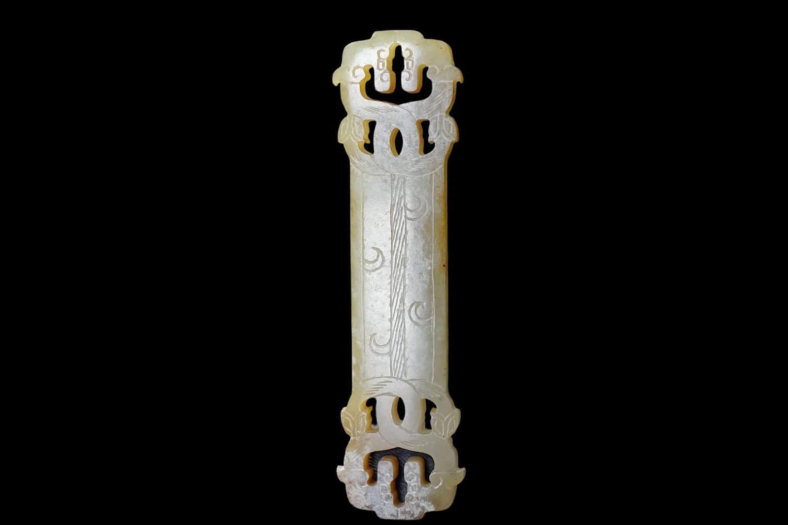 A Jade ornament, 2th- 12th Pr.: Size:(Length7.6cm, Width2cm, Depth0.45cm) Shipping:EU\HK\USA Ondoor shipping estimation:75EUR Condition:(Good Condition, No Repairment Checked by UV&Strong Light, Age Traces) Terms:(It is the Buyer's 