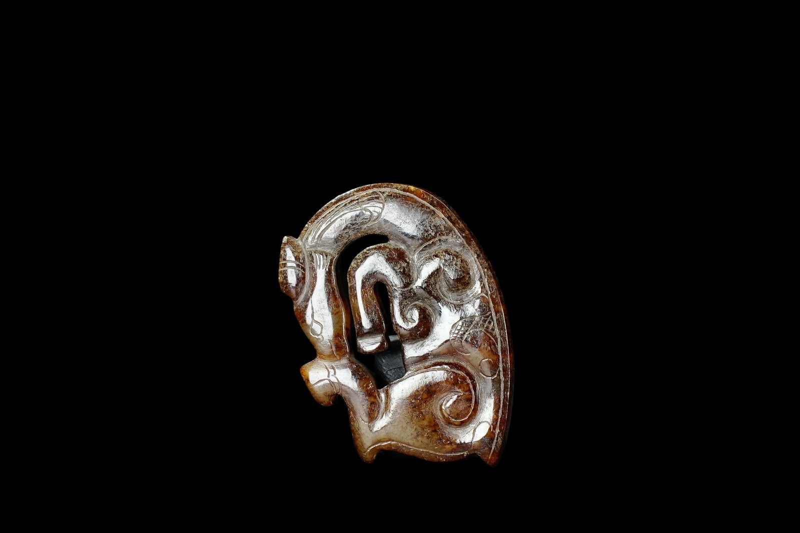 A Jade ornament, 2th- 12th Pr.: Size:(Length3.5cm, Width2.5cm, Depth0.4cm) Shipping:EU\HK\USA Ondoor shipping estimation:75EUR Condition:(Good Condition, No Repairment Checked by UV&Strong Light, Age Traces) Terms:(It is the Buyer's