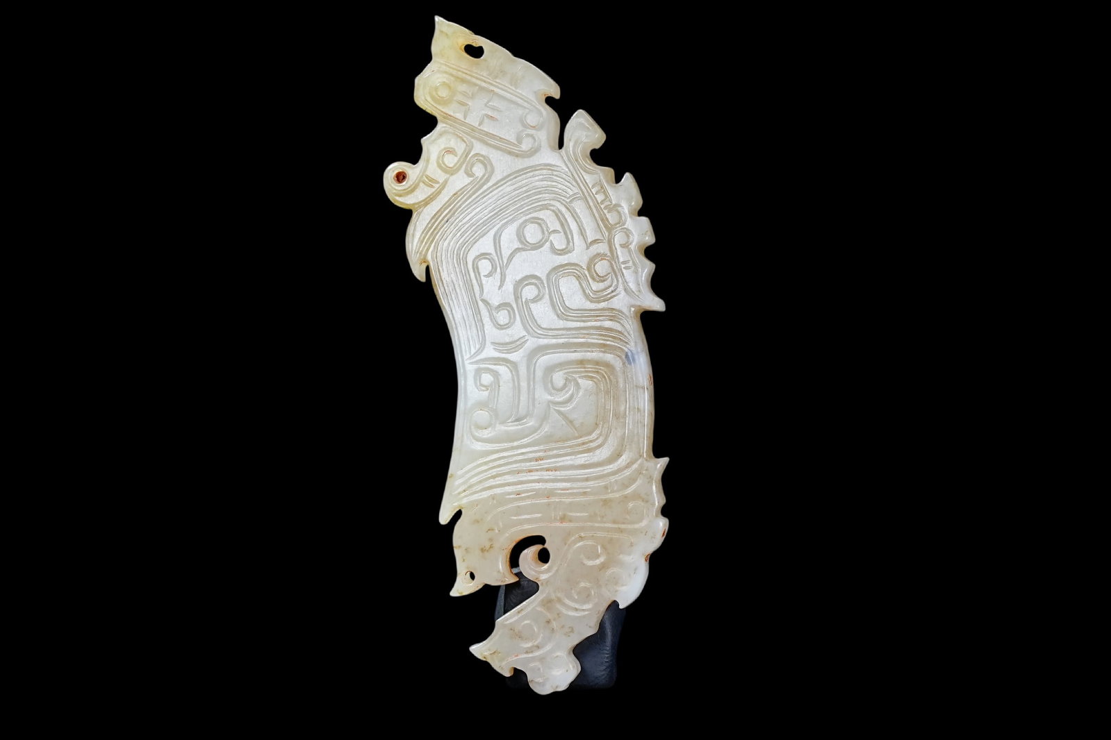 A Jade ornament, 2th- 12th Pr.: Size:(Length8.2cm, Width2.9cm, Depth0.47cm) Shipping:EU\HK\USA Ondoor shipping estimation:75EUR Condition:(Good Condition, No Repairment Checked by UV&Strong Light, Age Traces) Terms:(It is the Buyer'