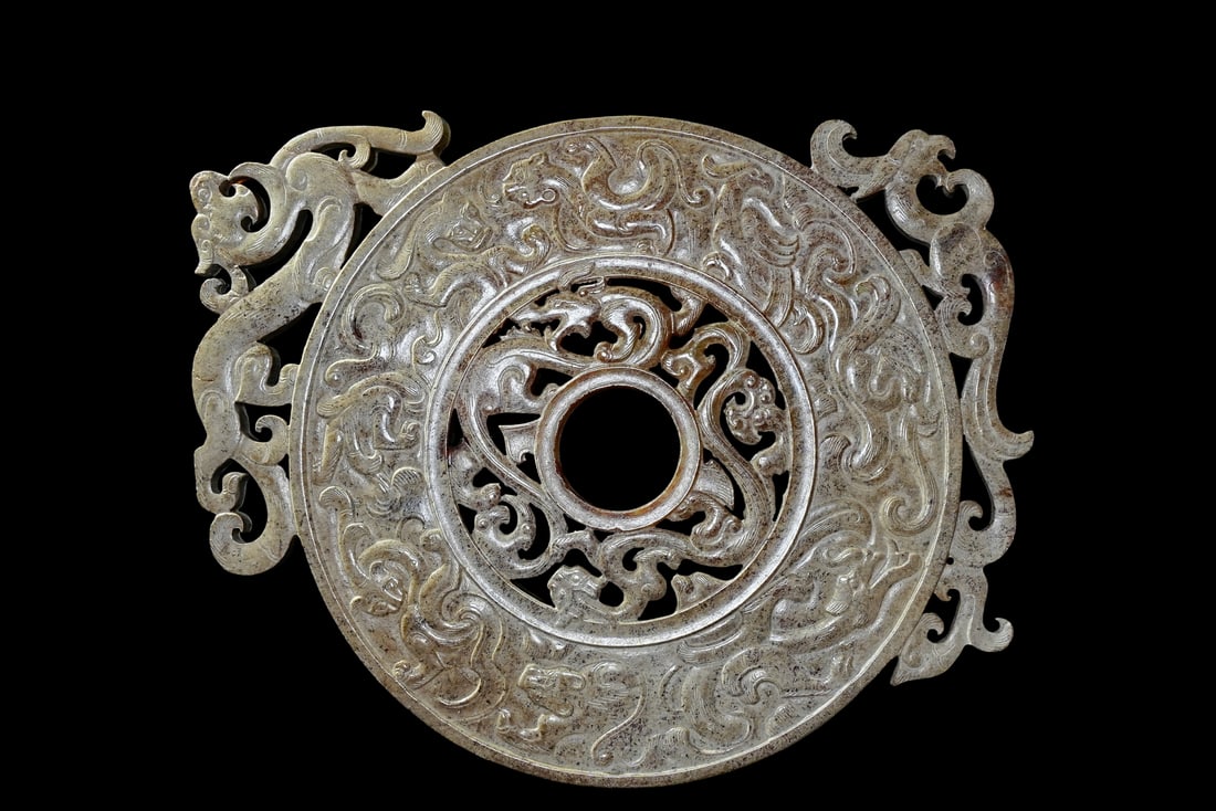 A Jade ornament, 2th- 12th Pr.: Size:(Length14.1cm, Width11.4cm, Depth0.57cm) Shipping:EU\HK\USA Ondoor shipping estimation:75EUR Condition:(Good Condition, No Repairment Checked by UV&Strong Light, Age Traces) Terms:(It is the Buye