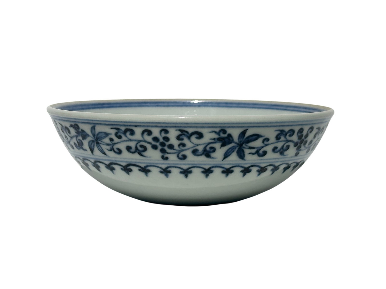 Blue and white floral flowers cup, Ming Dynasty Pr.: Size:(Height4.8cm, Mouth Diameter14cm) Shipping:EU\HK\USA Ondoor shipping estimation:115EUR Condition:(Good Condition, No Hairlines, No Cracks, No Repairment Checked by UV&Strong Light, Age Traces) Te