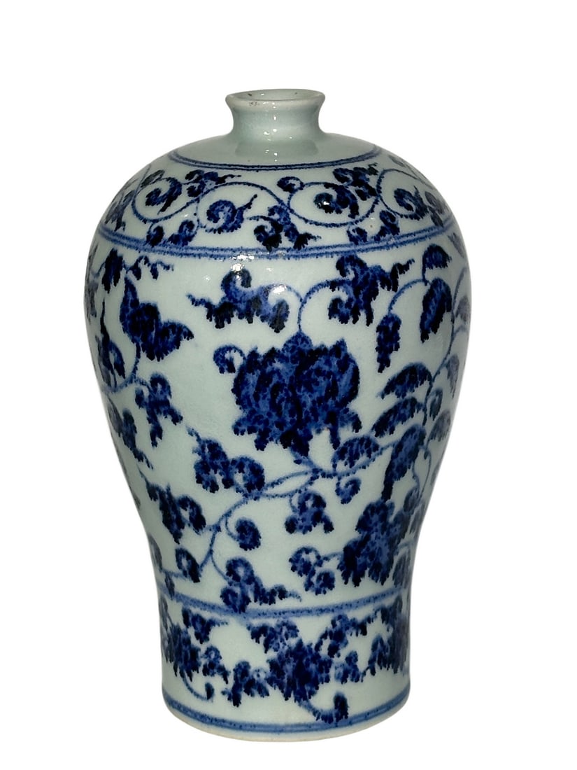 A Chinese blue-and-white plum vase with entwined lotus patterns, Ming Dynasty Pr.: Size:(Height24.6cm, Mouth Diameter4cm) Shipping:EU\HK\USA Ondoor shipping estimation:115EUR Condition:(Good Condition, No Hairlines, No Cracks, No Repairment Checked by UV&Strong Light, Age Traces) Te