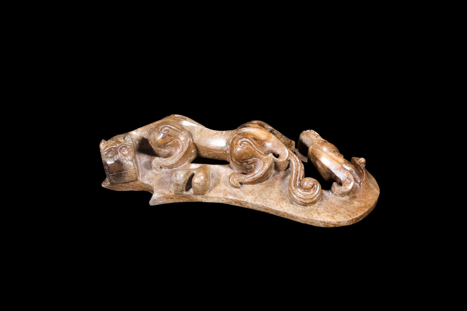 A Mottled Brown Jade Double Chilong Belt Ornament, Han, Circa 2nd C BC?C2nd C AD Pr.: Size:(Length 16cm ) Shipping:EU\HK\USA Ondoor shipping estimation:75EUR Condition:(Good Condition, No Repairment Checked by UV&Strong Light, Age Traces) Terms:(It is the Buyer's responsibility to insp