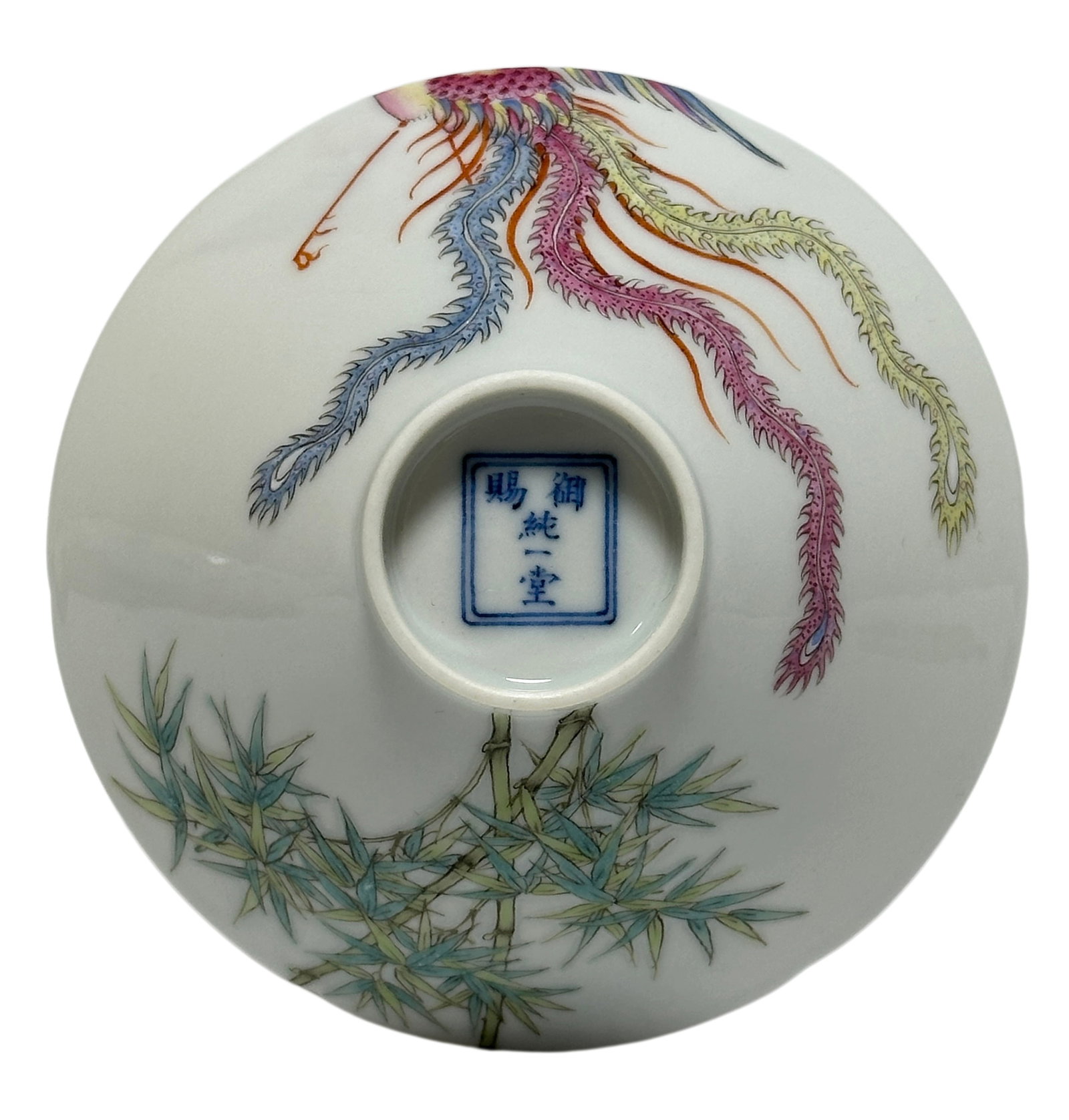 A rare shpae Chinese porcelain cup, with decoration of phoenix and bamboo, marked, YongZheng Pr.: Size:(Height3.3cm, Mouth Diameter9cm) Shipping:EU\HK\USA Ondoor shipping estimation:105EUR Condition:(Good Condition, No Hairlines, No Cracks, No Repairment Checked by UV&Strong Light, Age Traces)