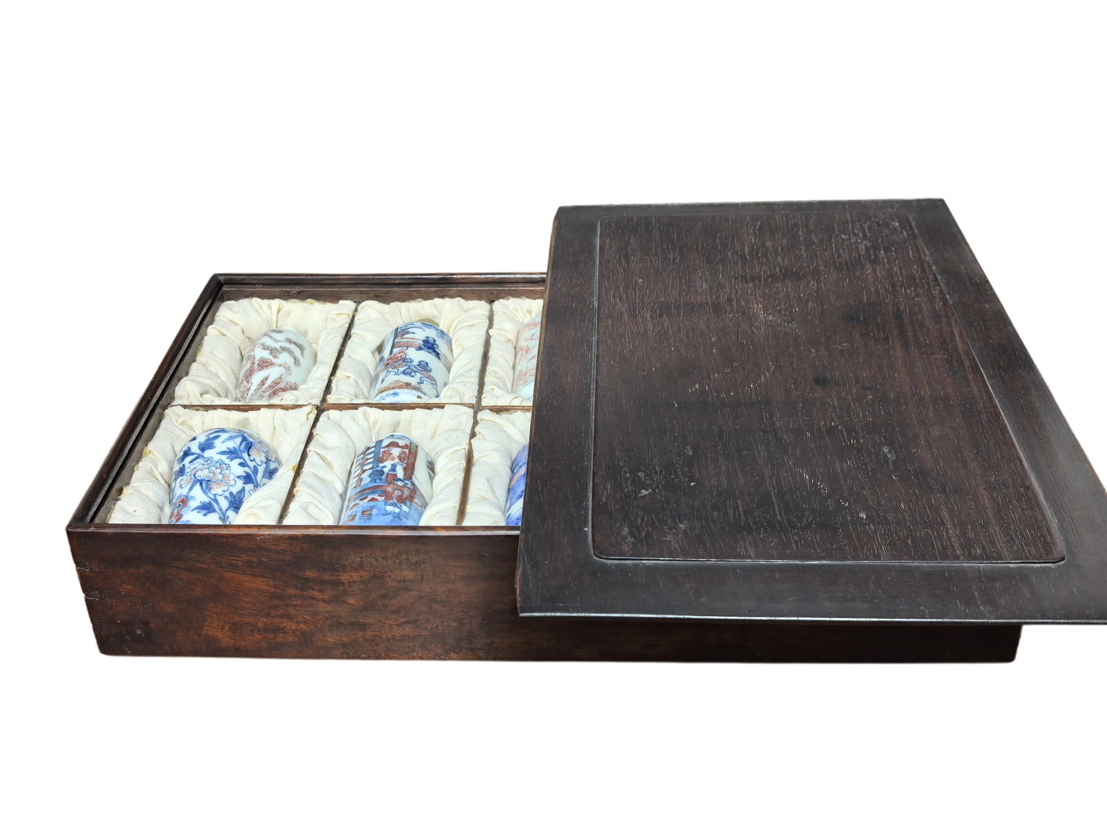 A set of snuff bottles with wood case, Qing Dynasty Pr.: Size:() Shipping:EU\HK\USA Ondoor shipping estimation:165EUR Condition:(All in Good Conditions, No Hairlines, No Cracks, No Repairment Checked by UV&Strong Light, Age Traces) Terms:(It is the Buyer's 