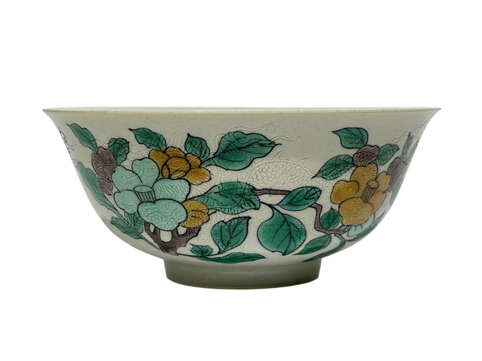 A Chinese bowl with flower motif, Kang Xi Pr.: Size:(Height6.5cm, Mouth Diameter14.8cm) Shipping:EU\HK\USA Ondoor shipping estimation:105EUR Condition:(Good Condition, No Hairlines, No Cracks, No Repairment Checked by UV&Strong Light, Age Traces) 