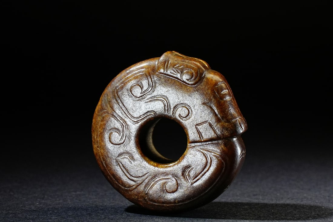 A Chinese jade ornament, 12th Pr.: Size:(Length4.6cm, Width4.4cm, Depth1.7cm) Shipping:EU\HK\USA Ondoor shipping estimation:75EUR Condition:(Good Condition, No Repairment Checked by UV&Strong Light, Age Traces) Terms:(It is the Buyer's