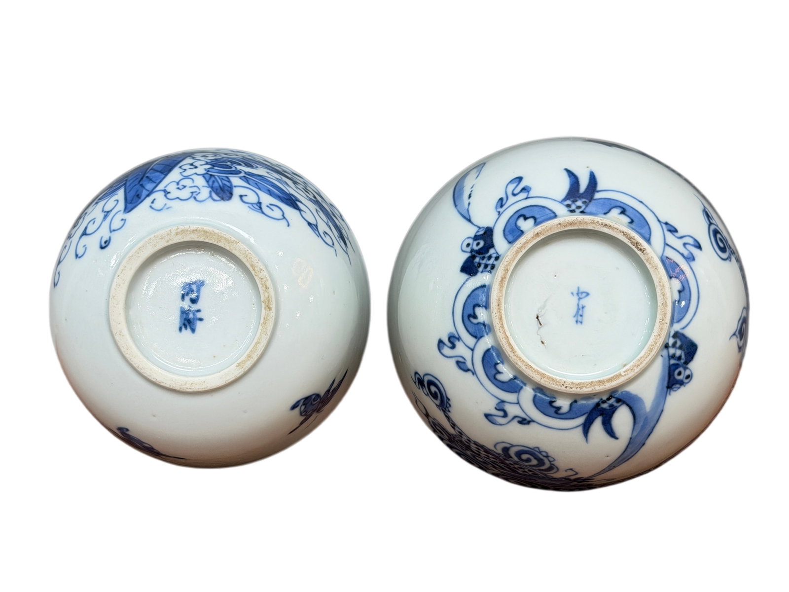 A pair of Chinese Blue&White bowls, Qing Dynasty Pr.: Size:(Mouth Diameter10.5&9.5cm, Height5.3&4.5cm) Shipping:EU\HK\USA Ondoor shipping estimation:105EUR Condition:(Good Condition, No Hairlines, No Cracks, No Repairment Checked by UV&Strong Light, Age 