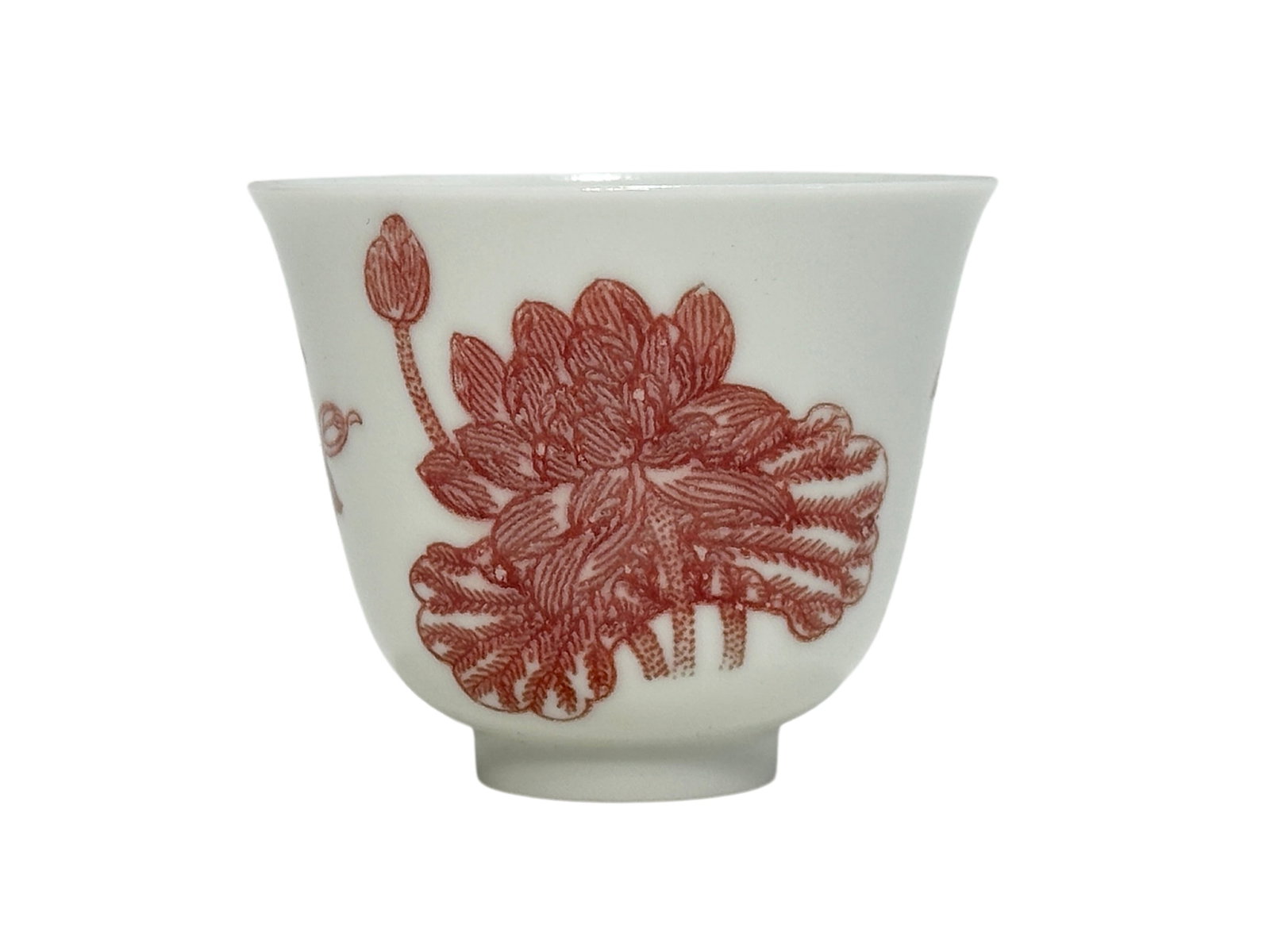 A Chinese underglaze red cup with butterfly motif, Kang Xi Pr.: Size:(Height5.5cm, Mouth Diameter6.6cm) Shipping:EU\HK\USA Ondoor shipping estimation:75EUR Condition:(Good Condition, No Hairlines, No Cracks, No Repairment Checked by UV&Strong Light, Age Traces) Te