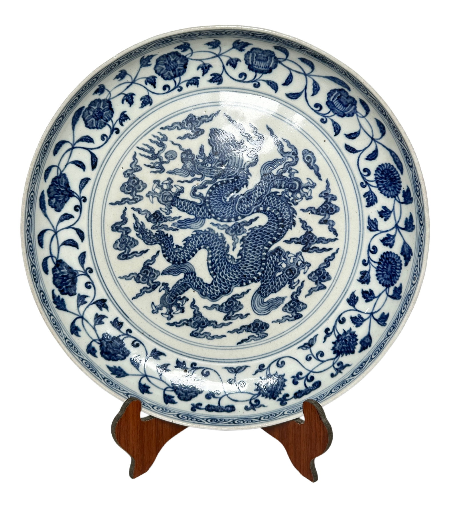 A Chinese Blue and white plater decorated with cloud and dragon pattern, Ming Dynasty Pr. (1 of 7)