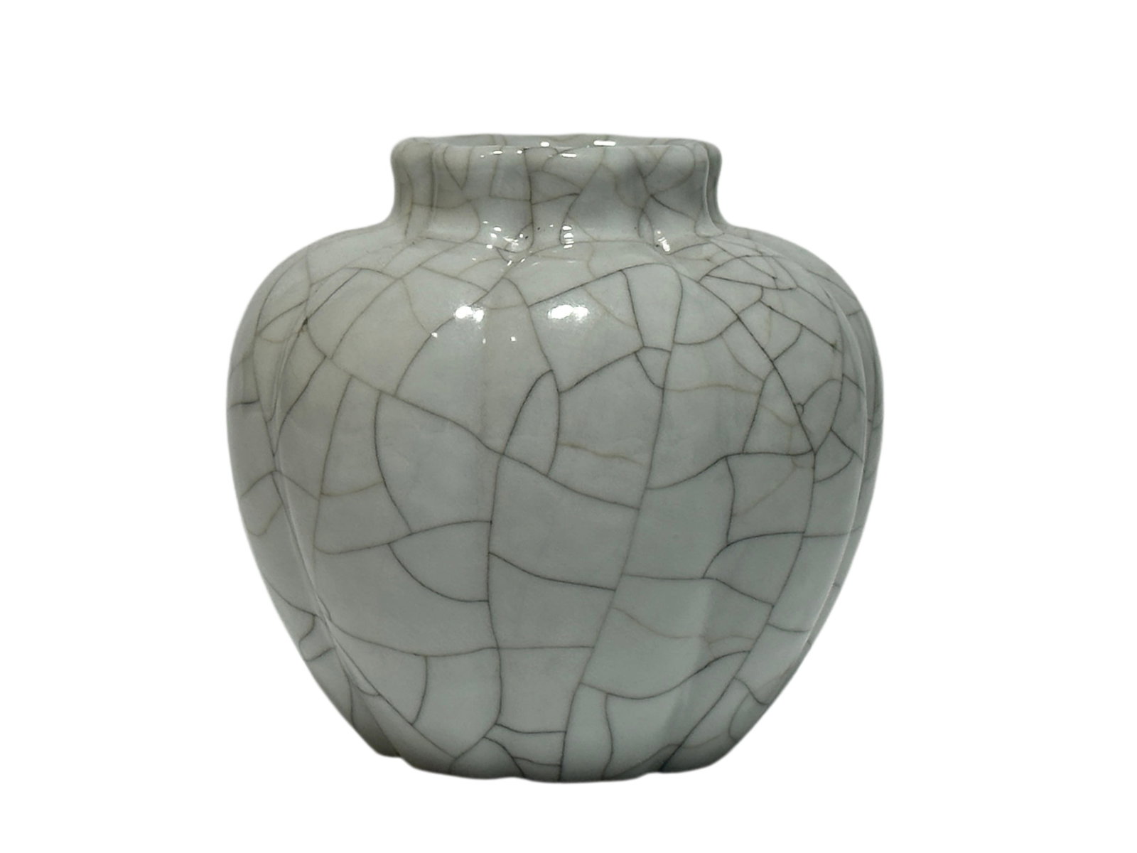 A fine Chinese vase with pomegranate shape, Qian Long Pr.: Size:(Height10cm, Mouth Diameter5.3cm) Shipping:EU\HK\USA Ondoor shipping estimation:105EUR Condition:(Good Condition, No Hairlines, No Cracks, No Repairment Checked by UV&Strong Light, Age Traces) Te