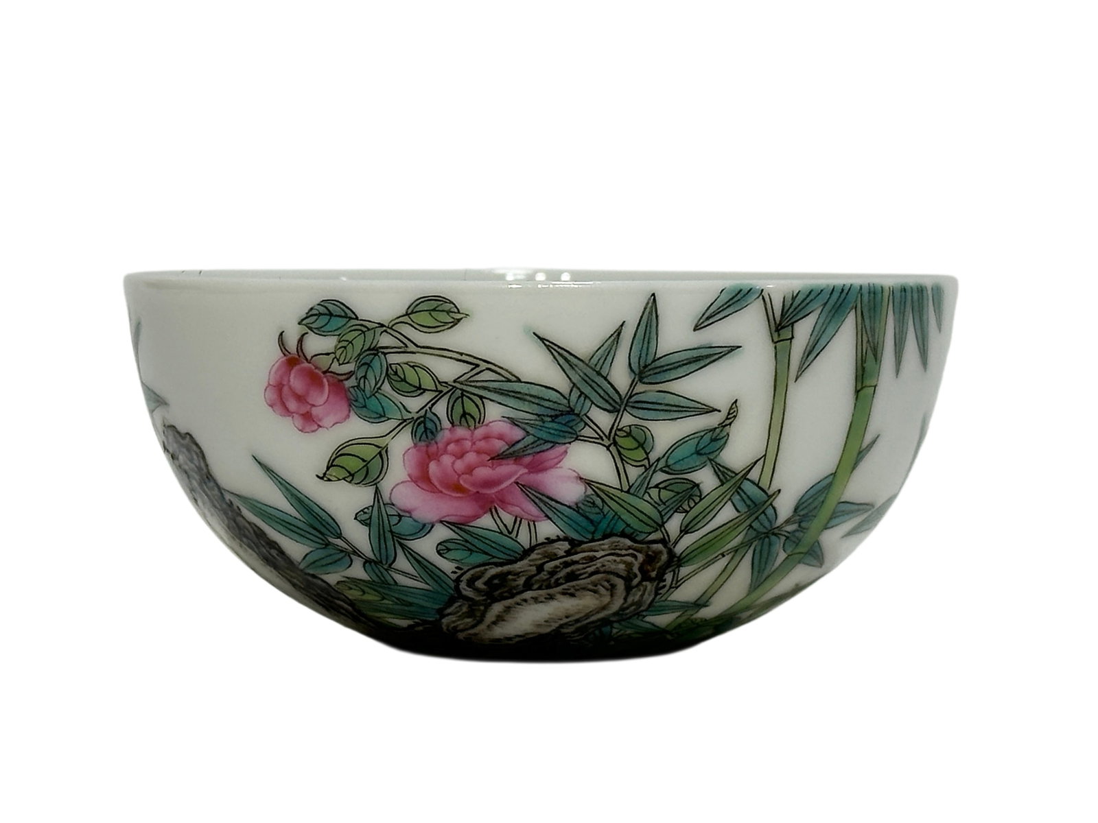 A Chinese Enamel cup with flower and poem decoration, Qian Long Pr.: Size:(Height3.5cm, Mouth Diameter7.8cm) Shipping:EU\HK\USA Ondoor shipping estimation:75EUR Condition:(Good Condition, No Hairlines, No Cracks, No Repairment Checked by UV&Strong Light, Age Traces) Te