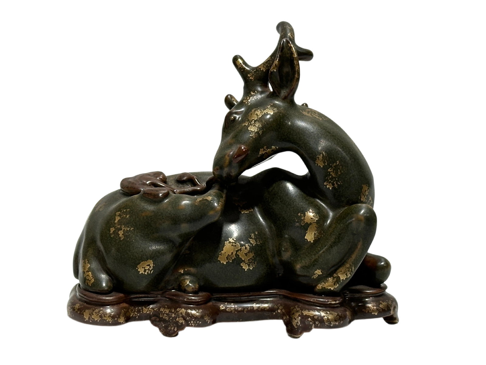 A Chinese porcelain Deer statue, Qing Dynasty Pr.: Size:(Height14cm/W15cm) Shipping:EU\HK\USA Ondoor shipping estimation:155EUR Condition:(Good Condition, No Hairlines, No Cracks, No Repairment Checked by UV&Strong Light, Age Traces) Terms:(It is the