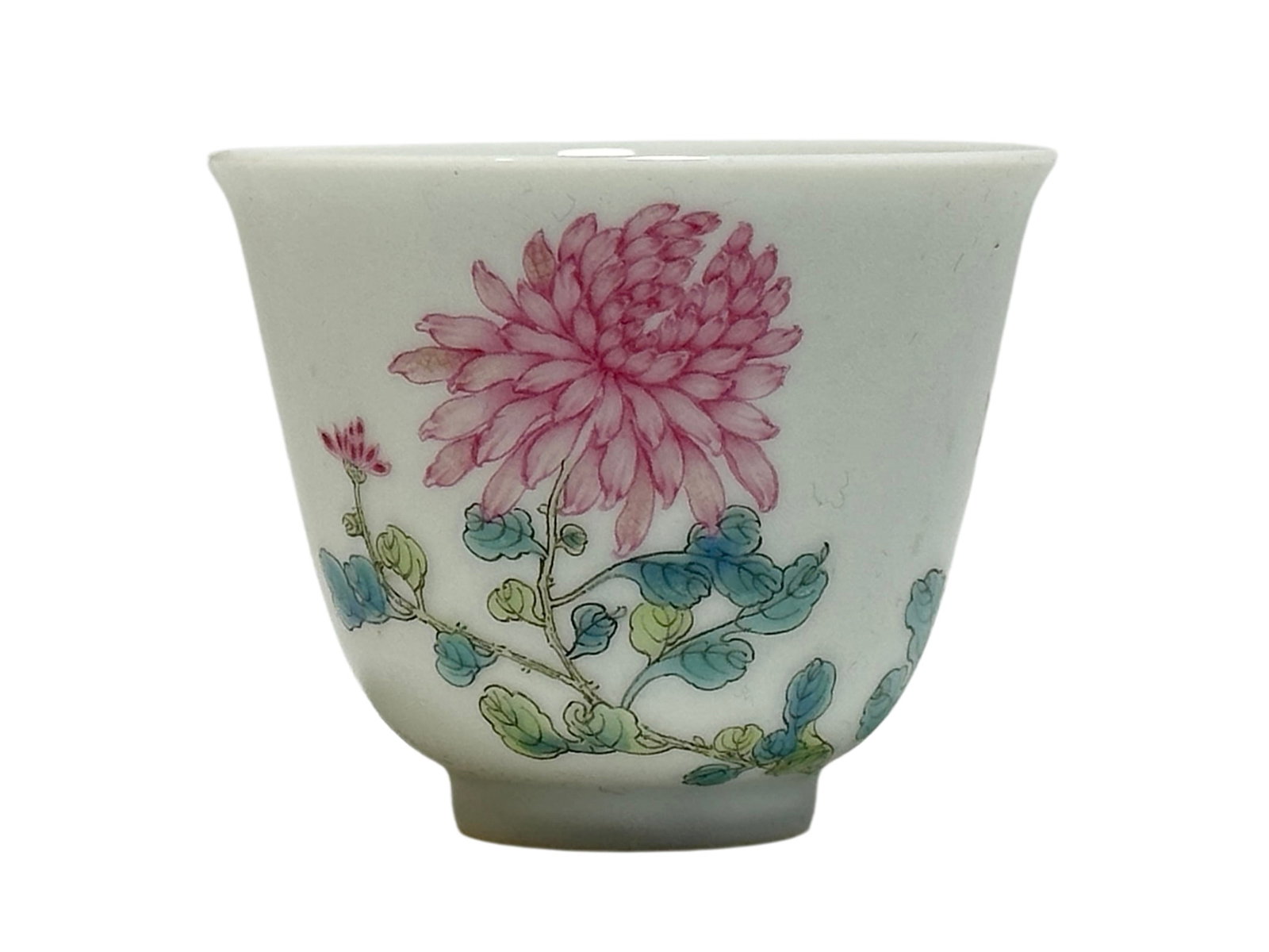 A Chinese Famille Rose cup, YongZheng Pr.: Size:(Height5.2cm, Mouth Diameter6.6cm) Shipping:EU\HK\USA Ondoor shipping estimation:75EUR Condition:(Good Condition, No Hairlines, No Cracks, No Repairment Checked by UV&Strong Light, Age Traces) Te