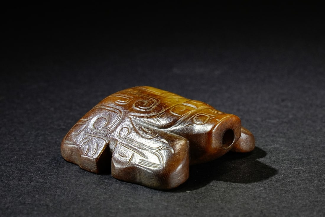 A Chinese jade ornament, 12th Pr.: Size:(Length4.5cm, Width4.2cm, Depth1.6cm) Shipping:EU\HK\USA Ondoor shipping estimation:75EUR Condition:(Good Condition, No Repairment Checked by UV&Strong Light, Age Traces) Terms:(It is the Buyer's