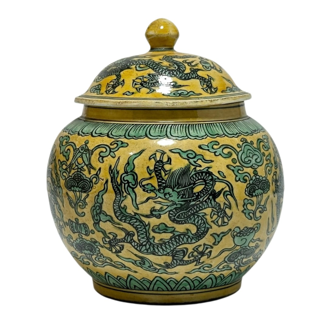 A Chinese yellow-ground green-colored dragon-patterned lidded jar, Ming Dynasty Pr.: Size:(Height18.5cm, Mouth Diameter10.5cm) Shipping:EU\HK\USA Ondoor shipping estimation:115EUR Condition:(Good Condition, No Hairlines, No Cracks, No Repairment Checked by UV&Strong Light, Age Traces)